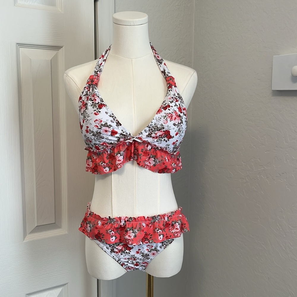 Cute ruffle bikini